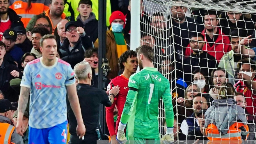 De Gea nóng mắt với hành động quá khích của Trent Alexander-Arnold